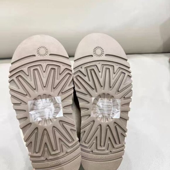 UGG classic snow boots - Picture 5 of 5